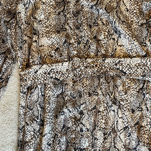 Gibson and latimer snake print dress with belt - Picture 2 of 5